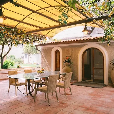 Дом отдыха Cortile Mastro Francesco Centre Amalfi Coast *