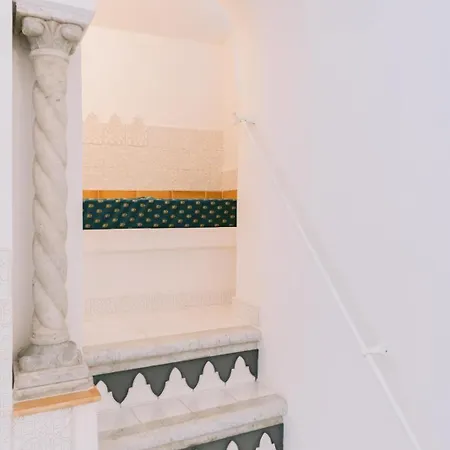 Cortile Mastro Francesco Nyaraló