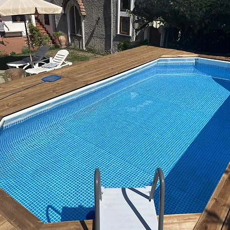 Cortile Mastro Francesco Nyaraló